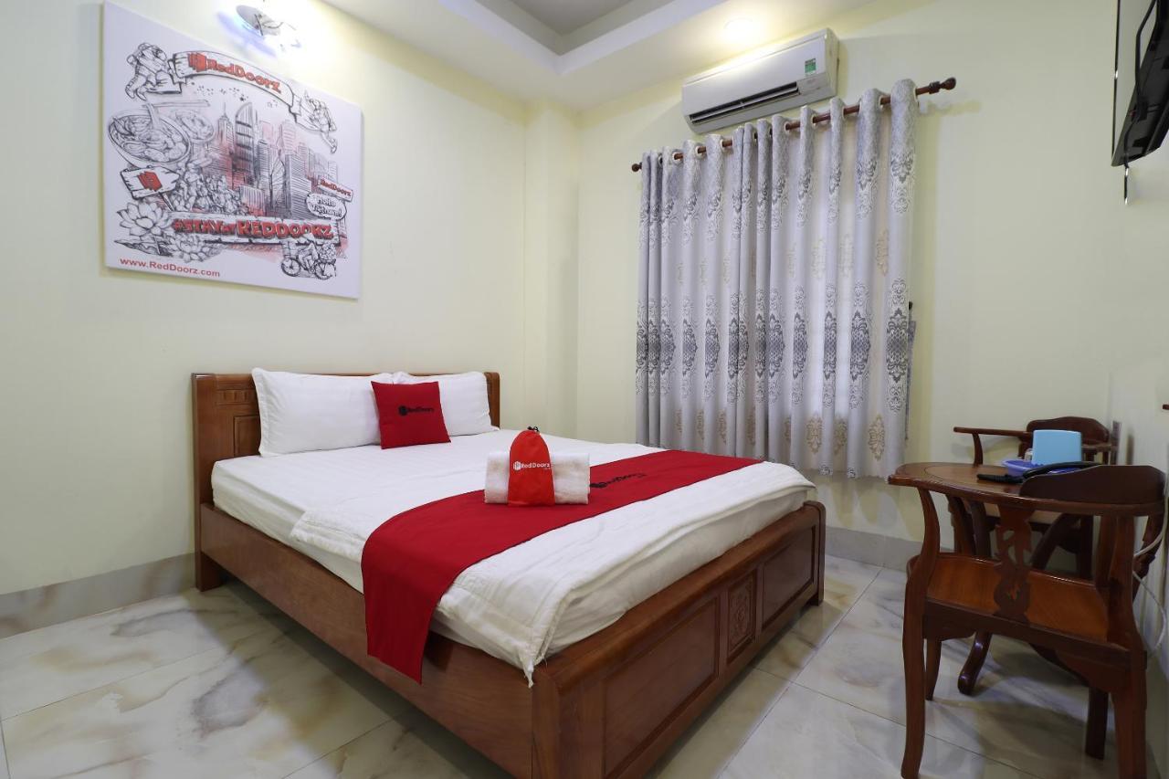 Reddoorz Plus @ Dong Den Street Hotel Ho Chi Minh City Exterior photo
